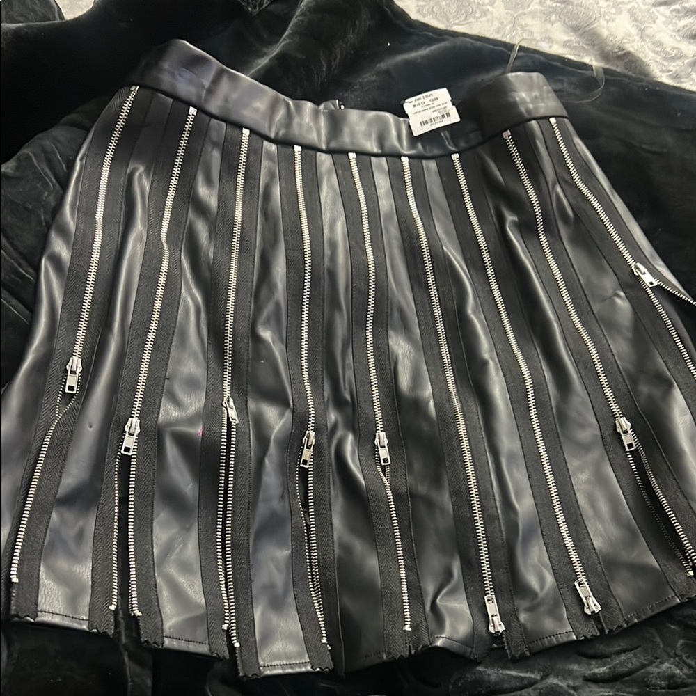 Black Zipper-Detail Skirt